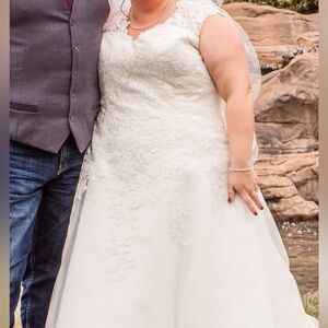 Elegant Lace Wedding Dress